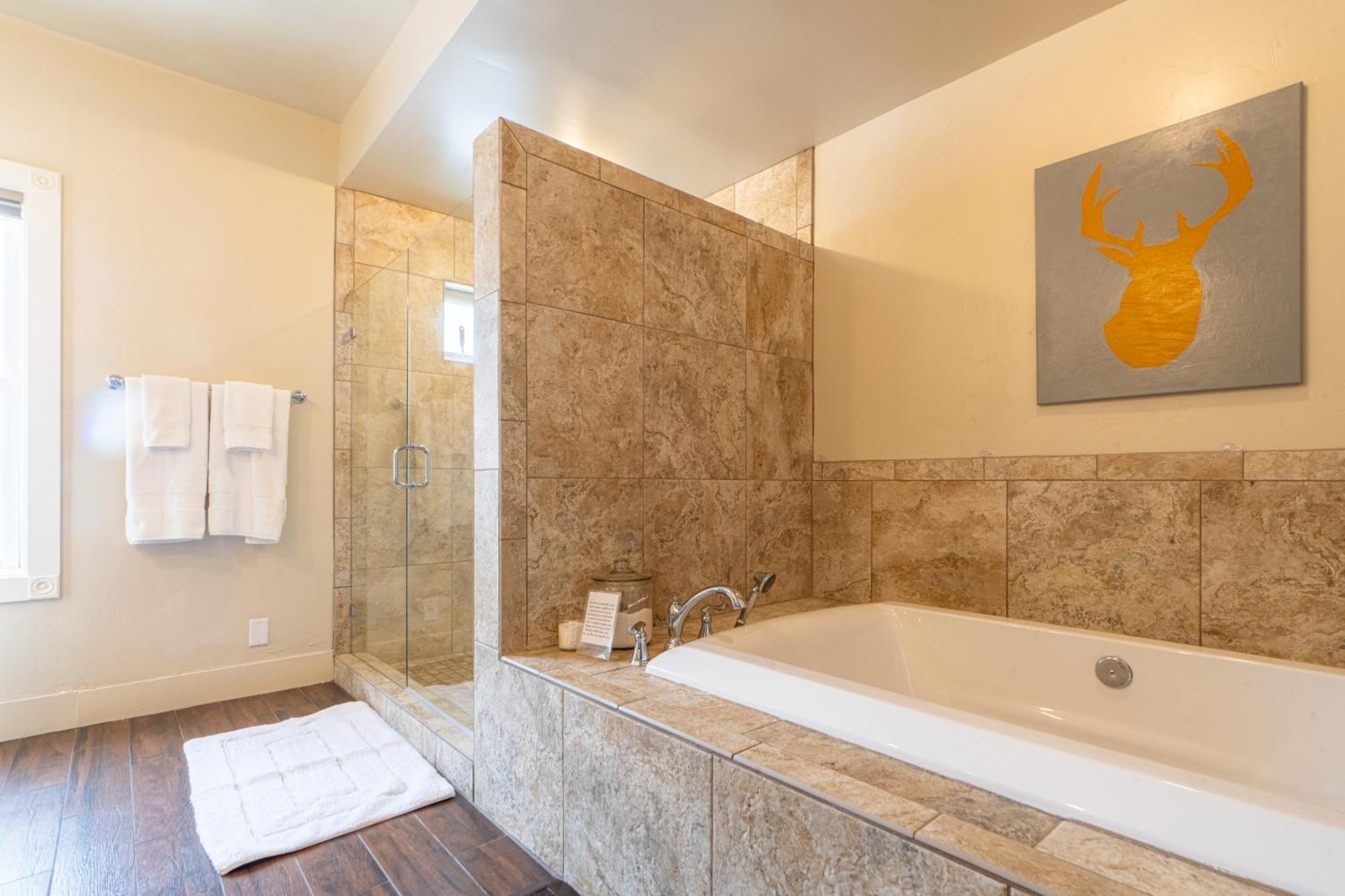 Chambre Lit King-Size avec Baignoire Spa